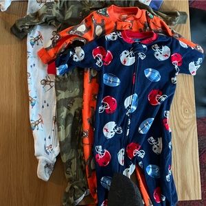 Bundle of 4 boys fleece footie pjs